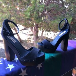 *RARE* Steve Madden Raynah Navy Platform Sandals